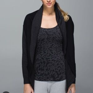 Lululemon Cabin Yogi Wrap
Heathered Black Gray Reversible